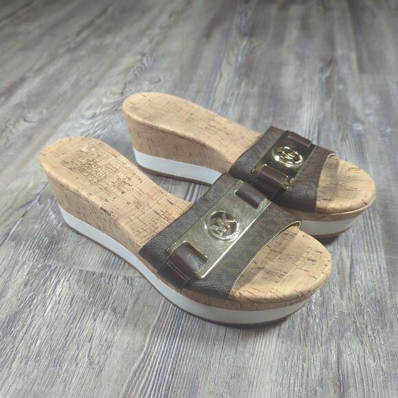 Michael Kors Warren Platform Sz 7.5 Brown Open Toe Gold Logo Sandal Cork - Picture 1 of 14